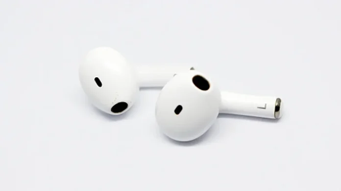Πρέπει να φορτίζετε τα AirPods όλη τη νύχτα;
