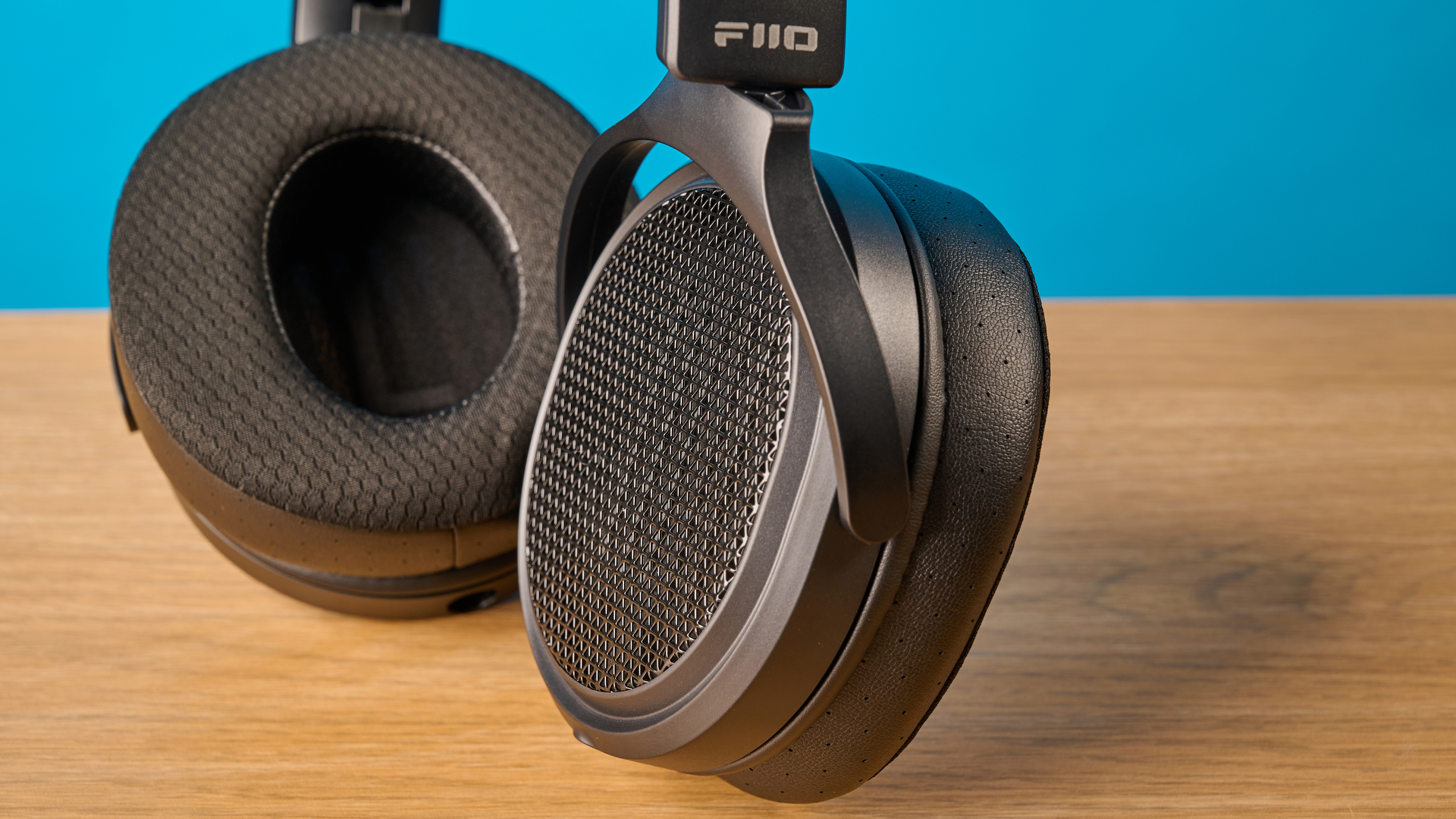 τα fiio jt7 με ανοιχτή πλάτη μαγνητικά επίπεδα ακουστικά ακουστικά audiophile σε μαύρο χρώμα