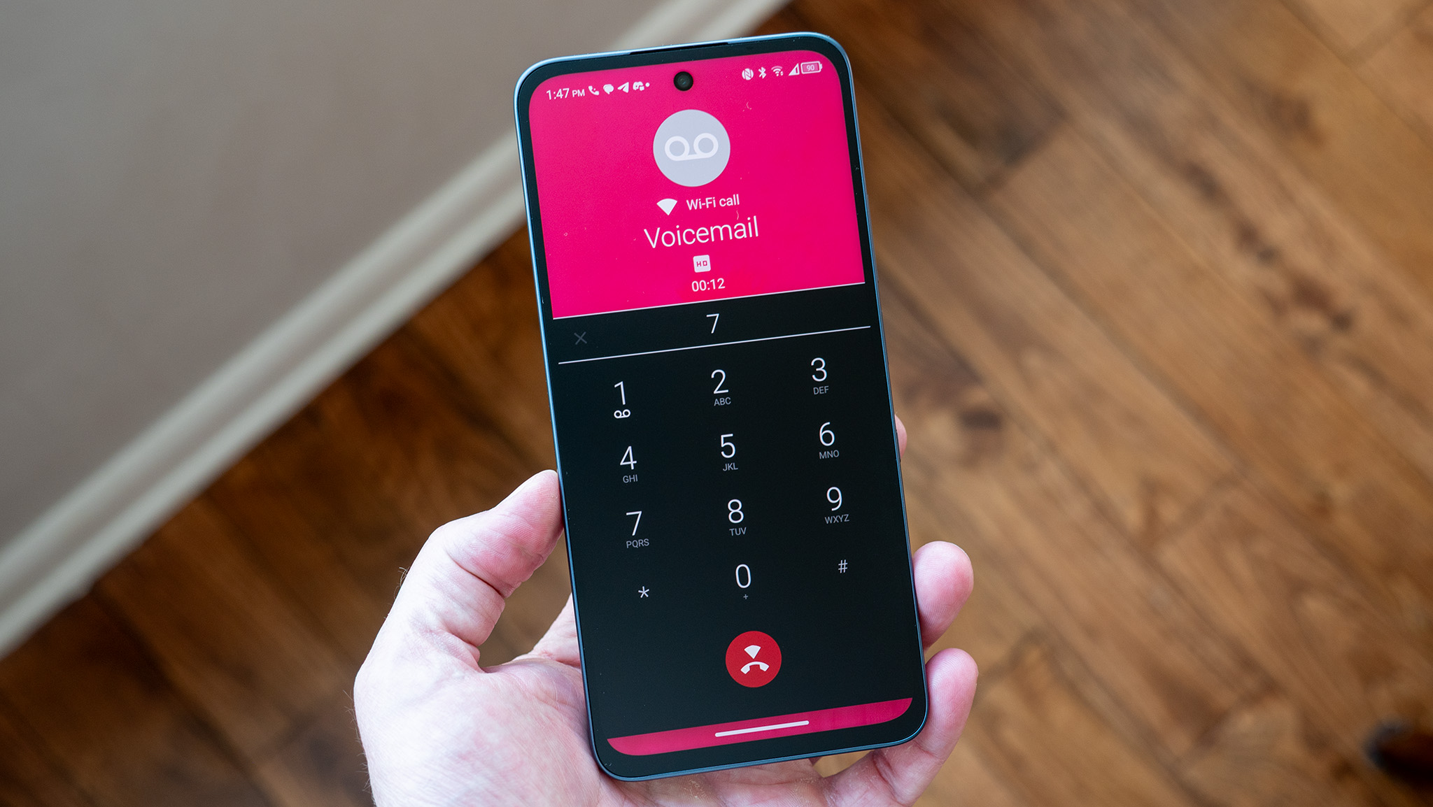 Η πολύ ματζέντα εφαρμογή κλήσης της T-Mobile στο TCL NXTPAPER 70 Pro