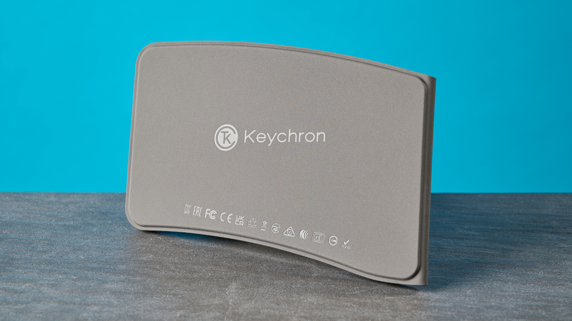 Ένα μαύρο αναδιπλούμενο πληκτρολόγιο Keychron B11 Pro