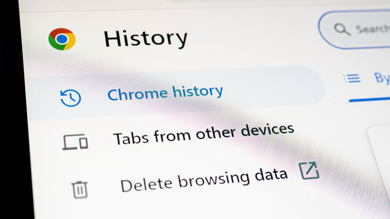 Το Google Chrome είναι ανοιχτό, εμφανίζοντας την επιλογή Ιστορικό του Chrome στις ρυθμίσεις του